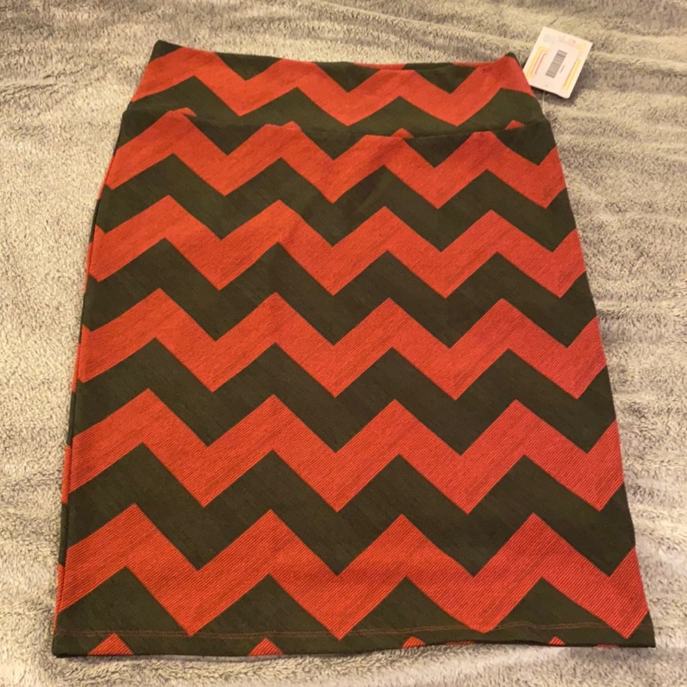 NWT LLR Cassie pencil skirt. Large herringbone print of wine and charcoal
